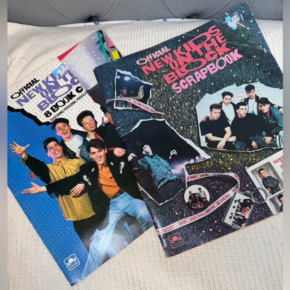 NKOTB‎ 1990 Scrapbook and magazine